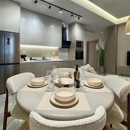 Maison De Luxx A12 Luxury Apartment
