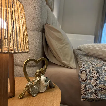 Maison De Luxx A12 Luxury Larissa