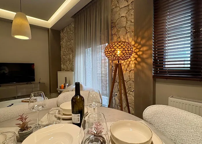 Maison De Luxx A12 Luxury Larissa